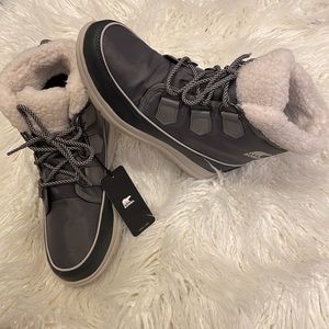 NWT Sorel Women’s Snow Boots - Size 8 Gray White Waterproof
